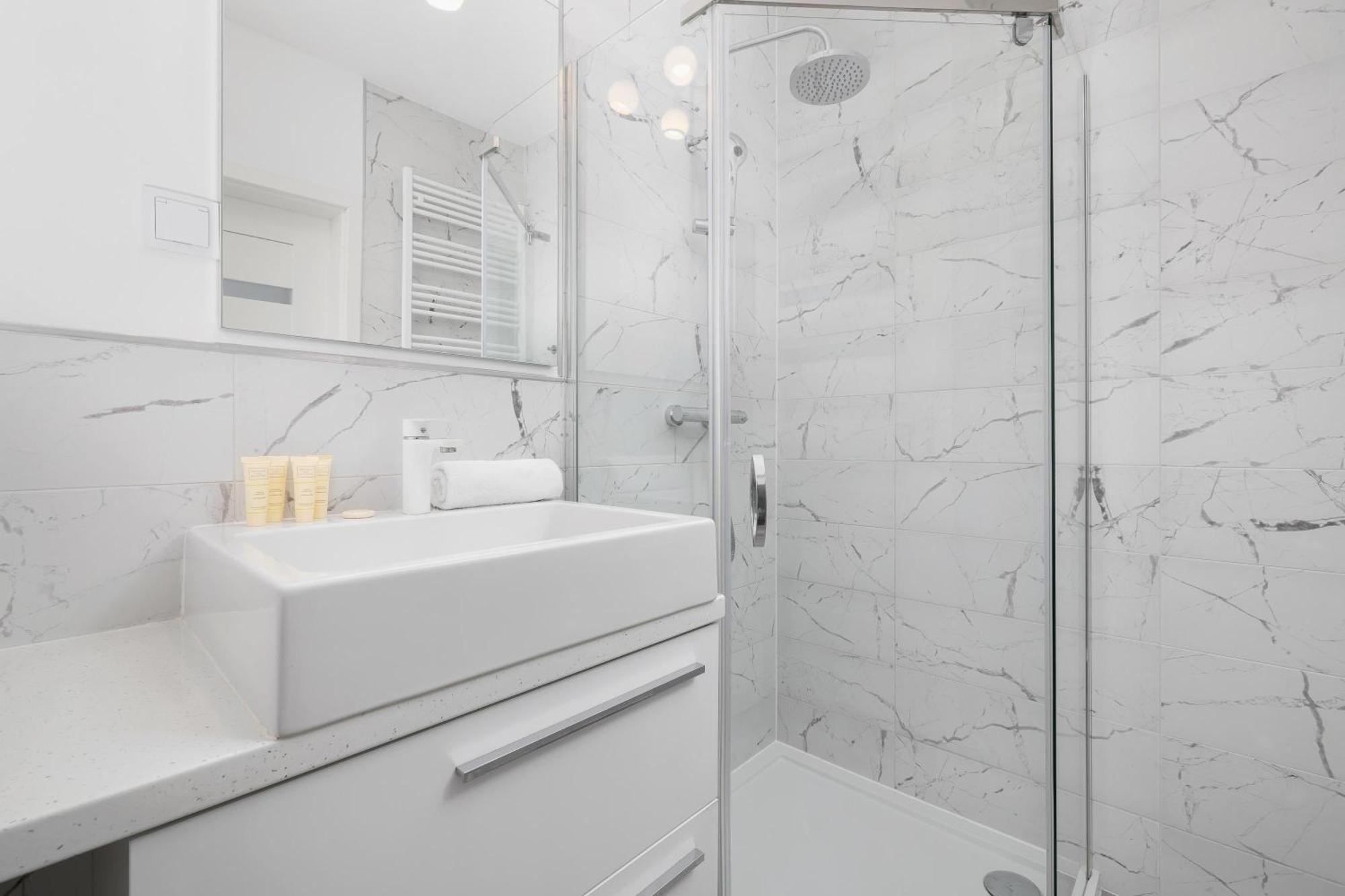 Apartamento Modern With Parking Near Tauron Arena By Renters Cracovia